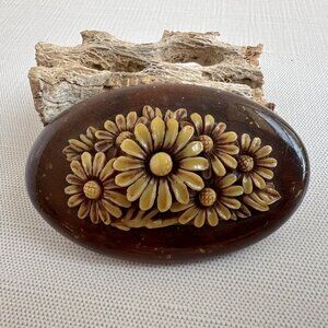 Vintage 1940s Oval Daisy Brooch w Carved Yellow Flower Detail Wood & Celluloid